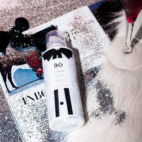 R+Co Chiffon Styling Mousse 165 ml | Volum og myk finish