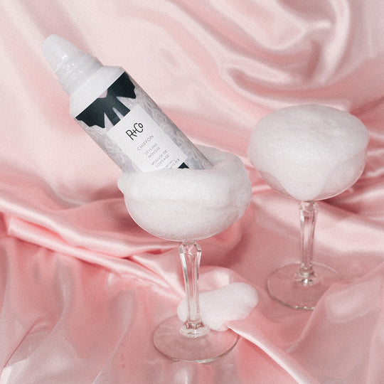 R+Co Chiffon Styling Mousse 165 ml | Volum og myk finish