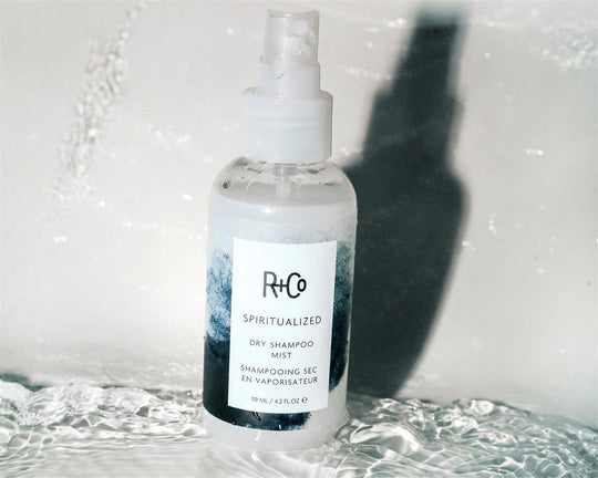 R+Co SPIRITUALIZED Dry Shampoo Mist 119 ml | Tørrsjampo i sprayform uten produktfølelse