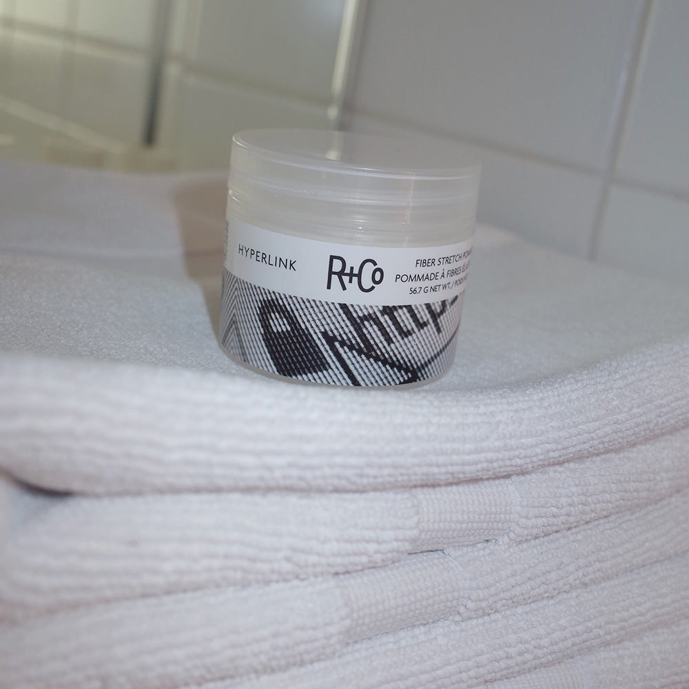 R+Co HYPERLINK Fiber Stretch Pomade 56,7 g | Pomade med tekstur