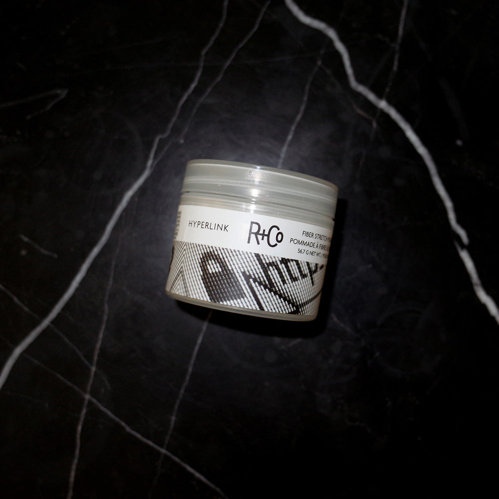 R+Co HYPERLINK Fiber Stretch Pomade 56,7 g | Pomade med tekstur