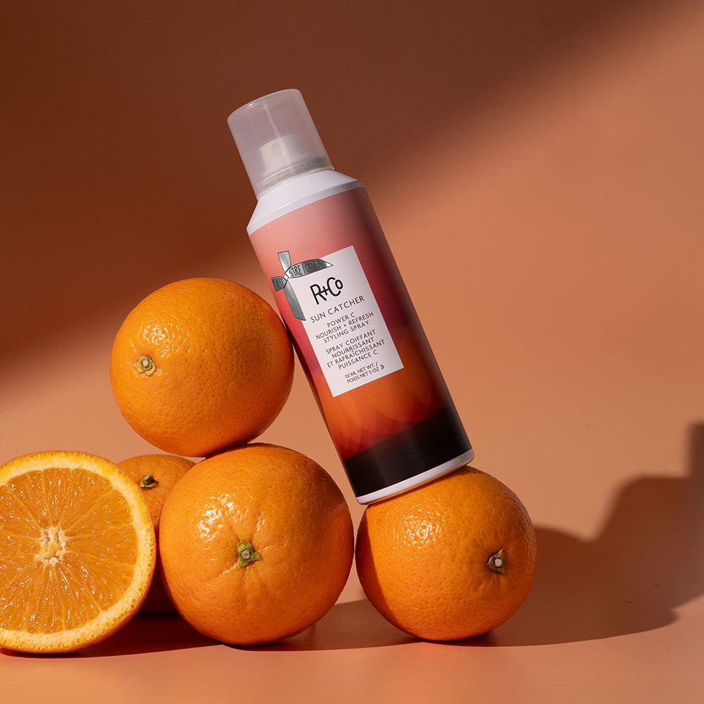 R+Co Sun Catcher Power C Nourish + Refresh Spray 151 ml | Varmebeskyttelse og glans