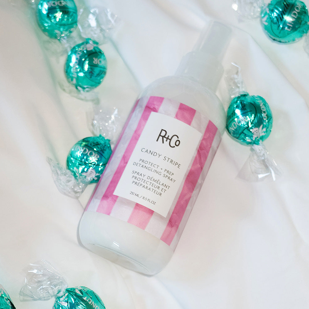 R+Co Candy Stripe Detangling Spray 251 ml | Leave-in og varmebeskyttelse