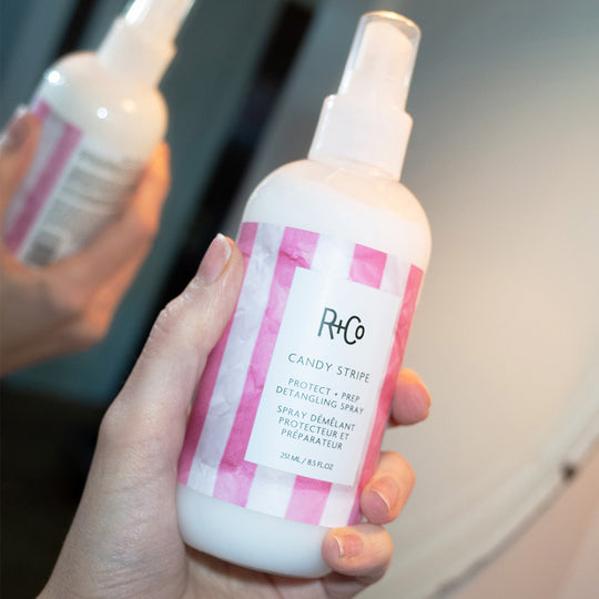 R+Co Candy Stripe Detangling Spray 251 ml | Leave-in og varmebeskyttelse
